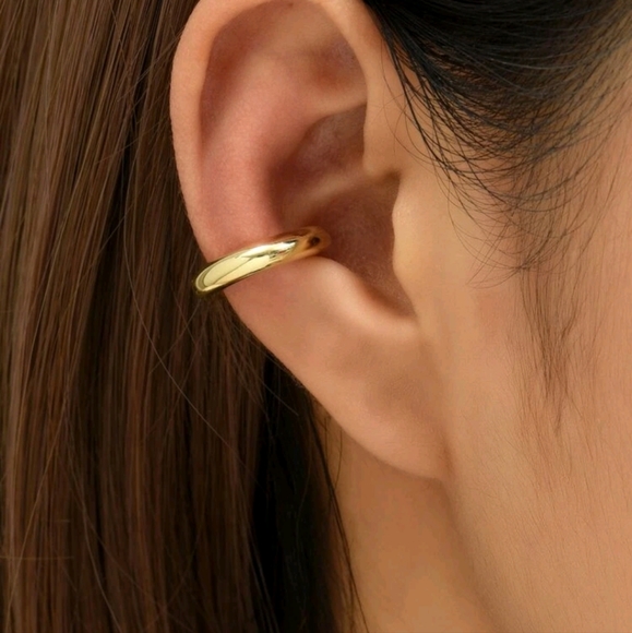 Jewelry - 💥LAST ONE💥14k Gold Plated Minimalist Ear Cuff, unisex